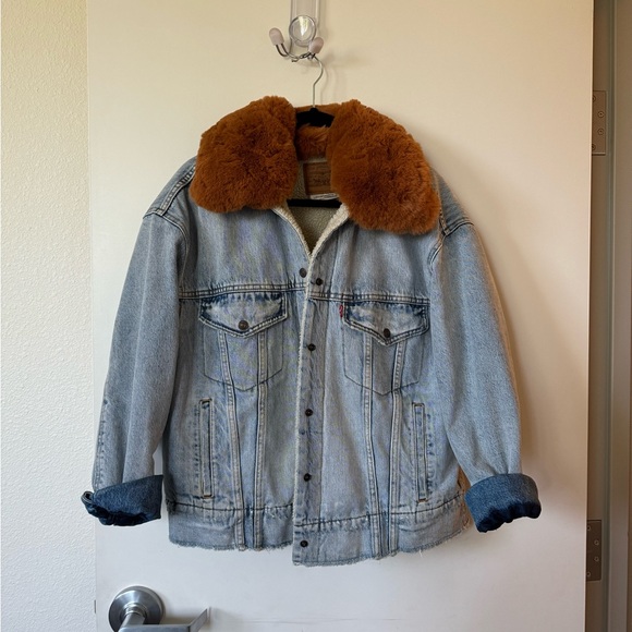 Vintage Levi’s Oversized Sherpa Trucker Jacket - Picture 10 of 10